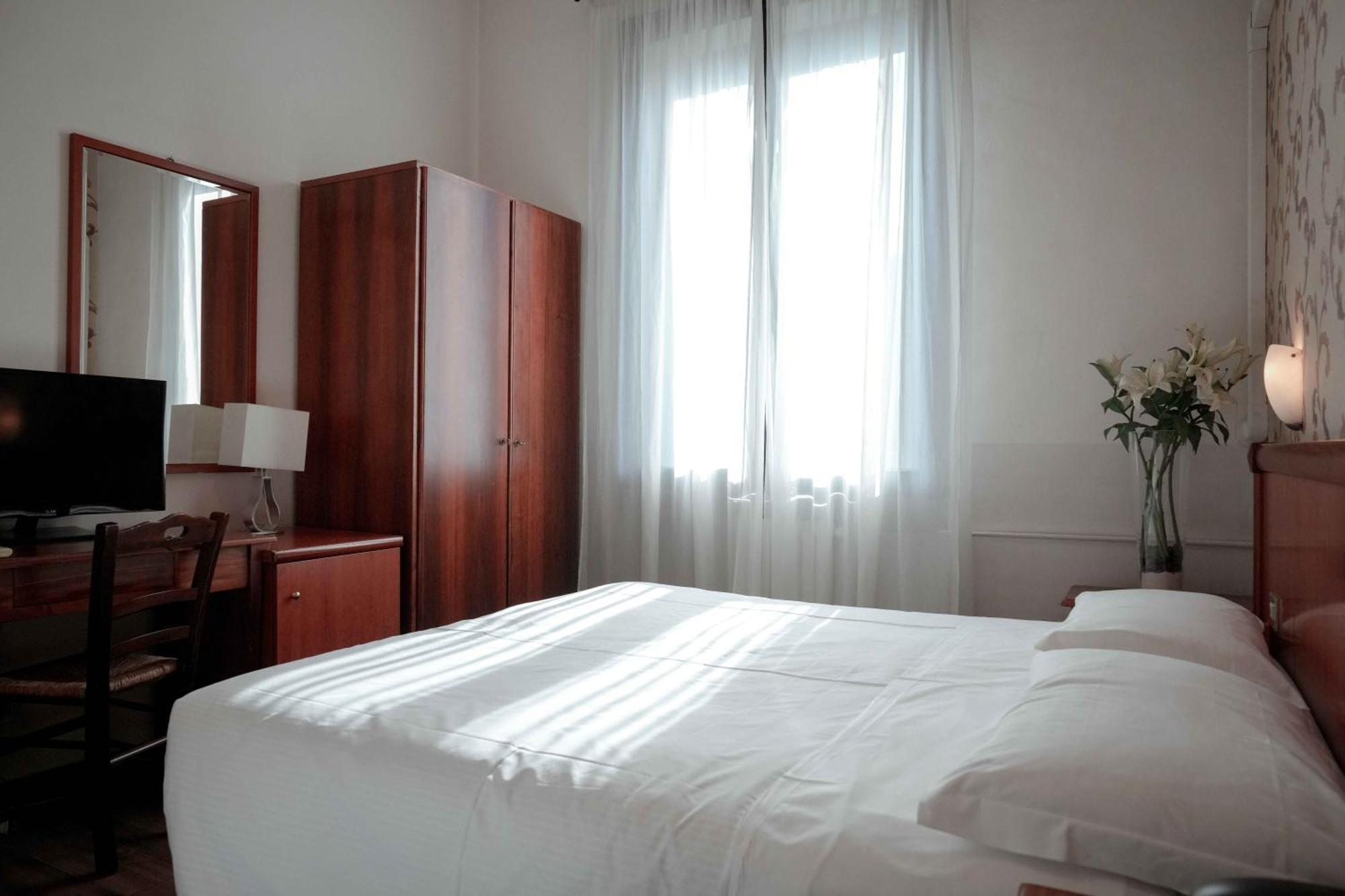 Hotel Universo Torino Esterno foto