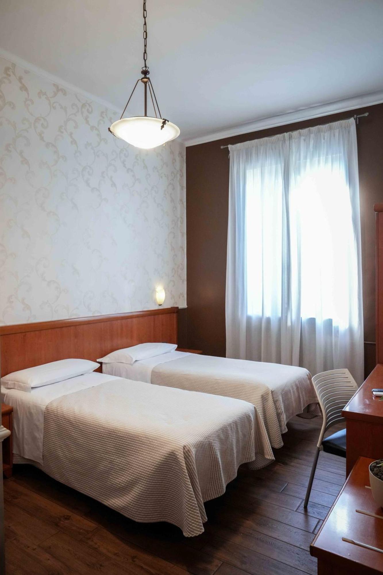 Hotel Universo Torino Esterno foto