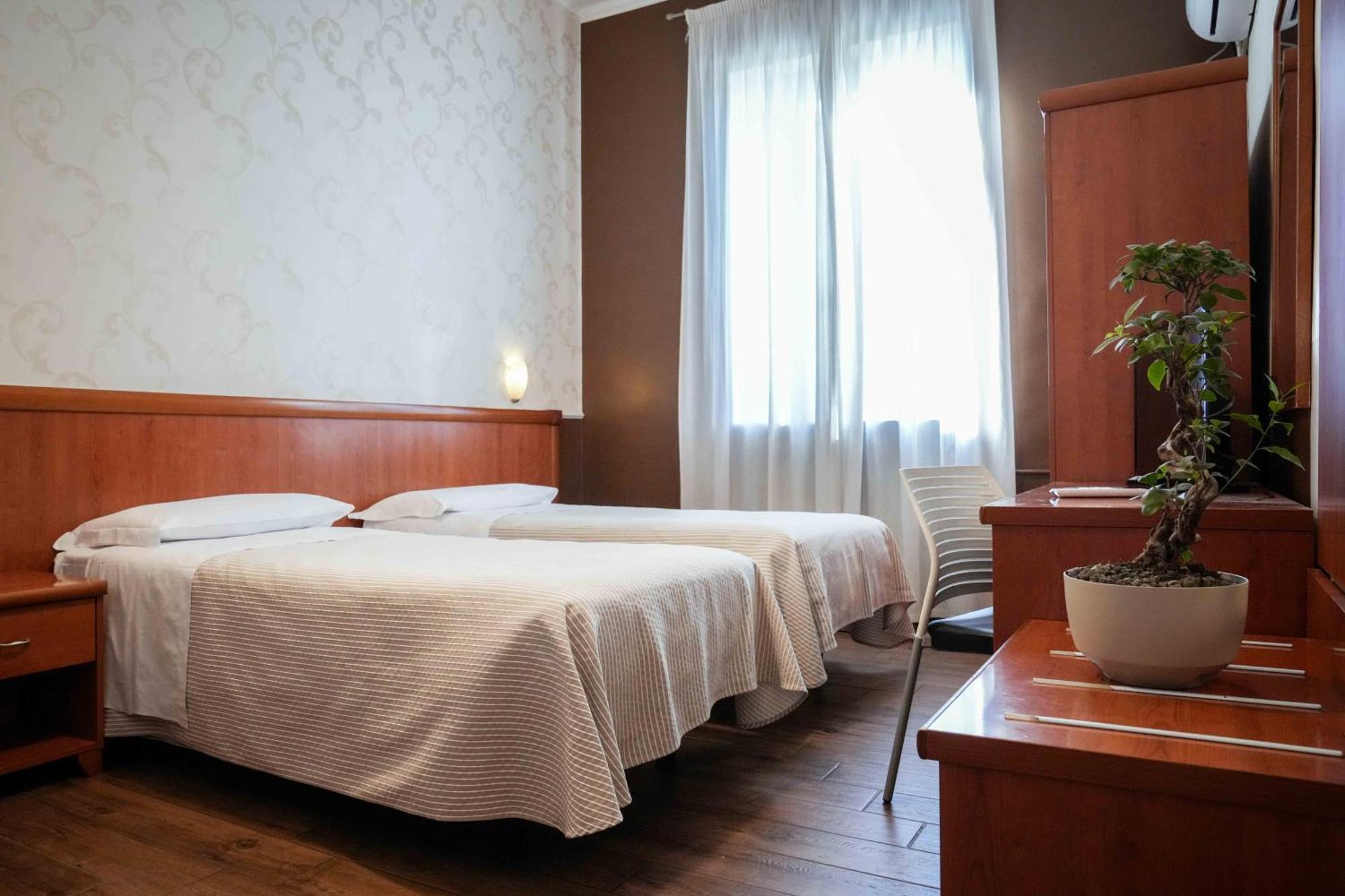 Hotel Universo Torino Esterno foto
