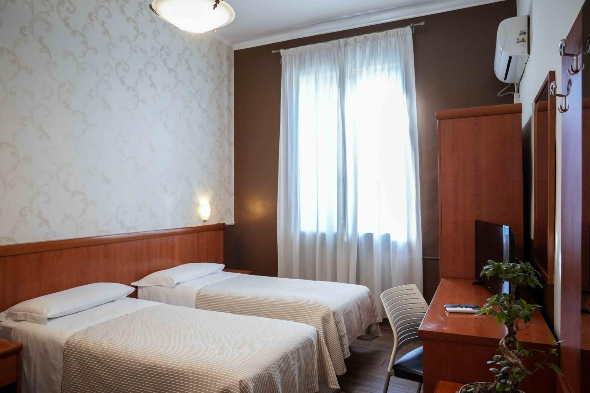 Hotel Universo Torino Esterno foto